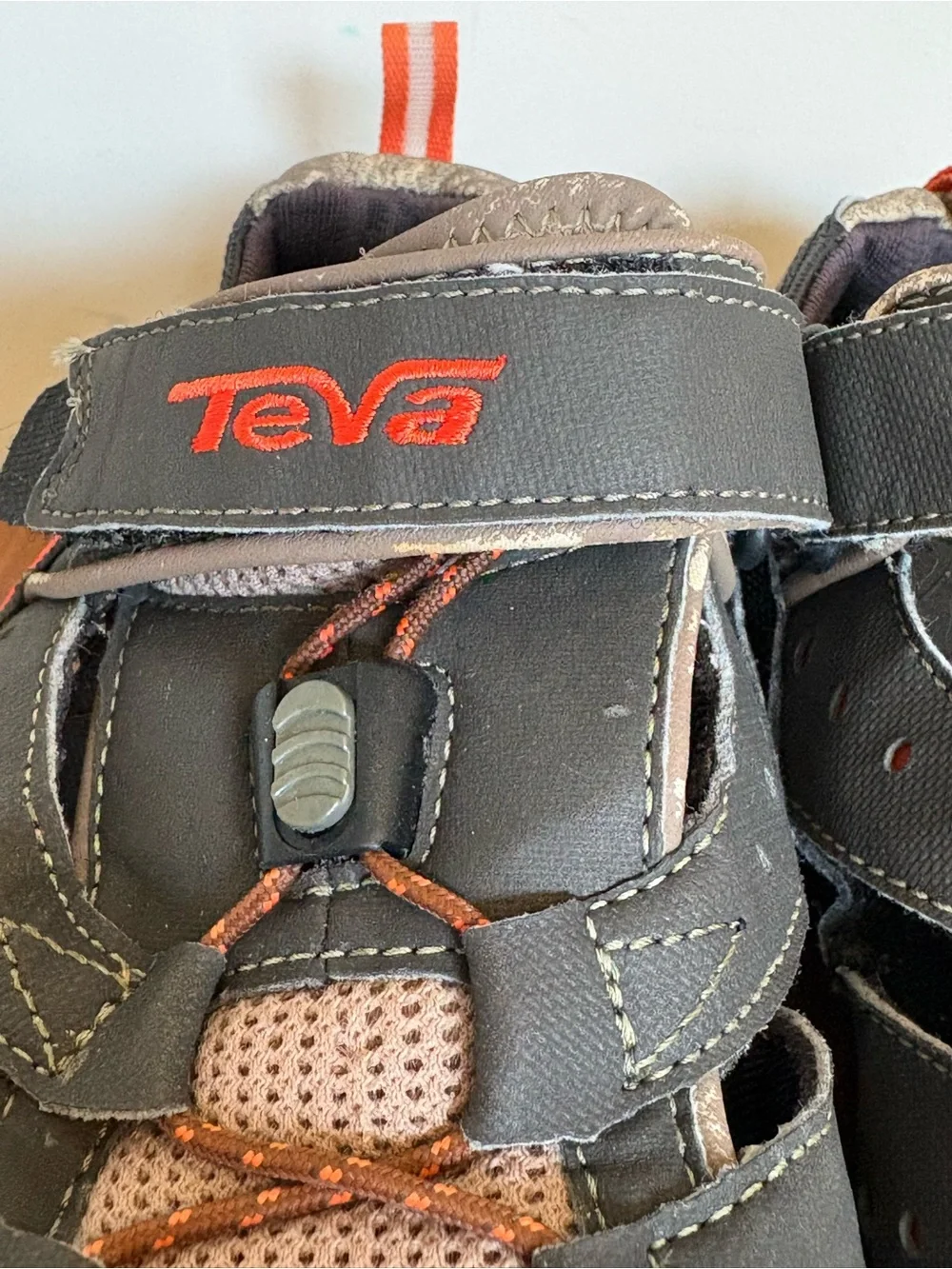 Teva Dozer Closed Toe Sandals Hiking Outdoors Water Sports Men's shoe size 9